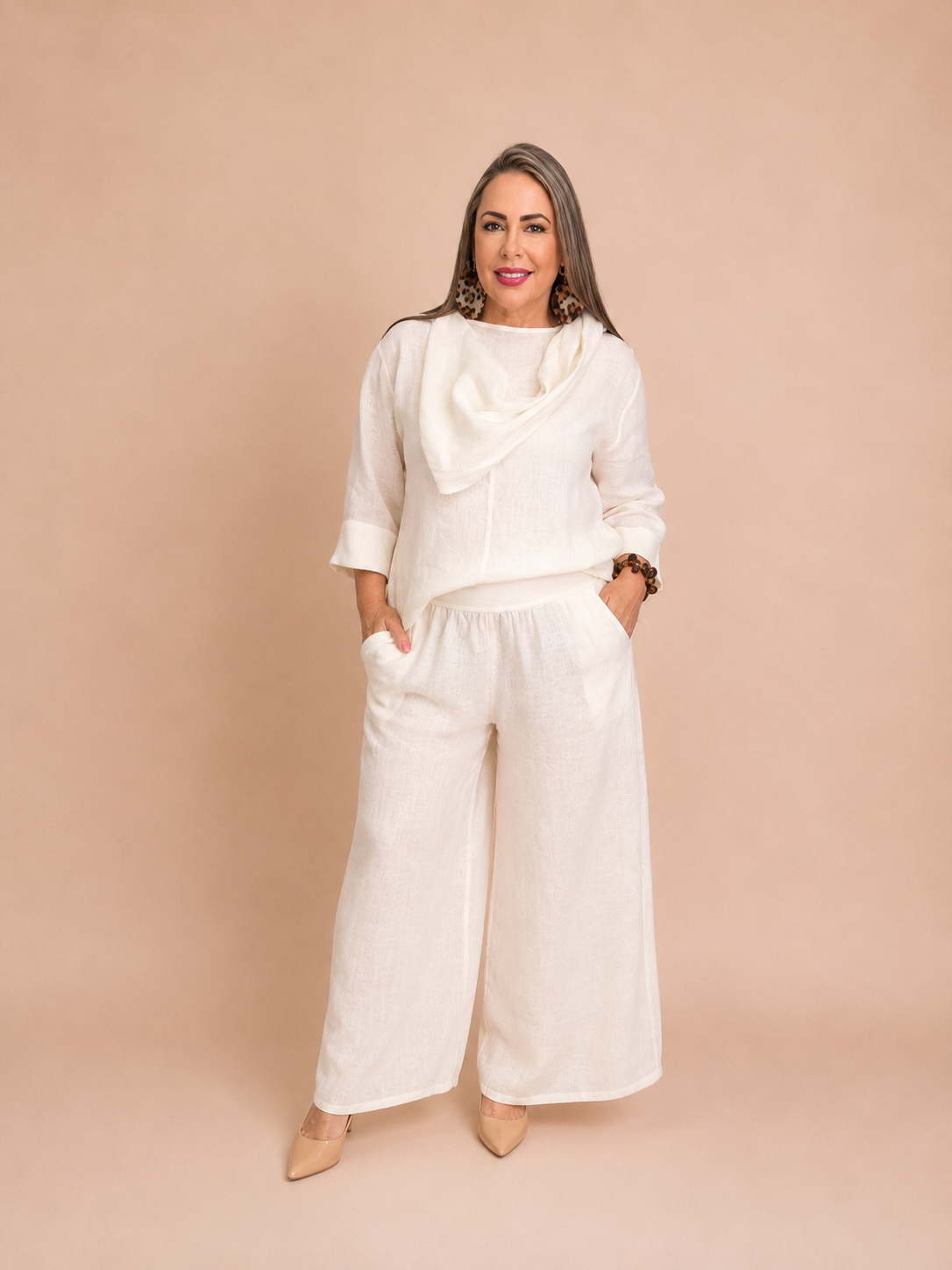 Set de Lino de Dos Piezas con Blusa de Cuello Drapeado