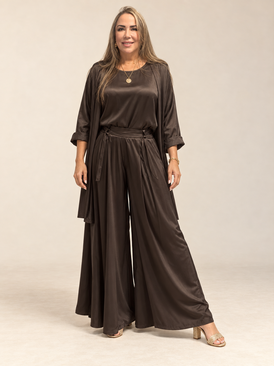 Set Satinado de 3 Piezas – Blusa, Pantalón Palazzo y Chaqueta