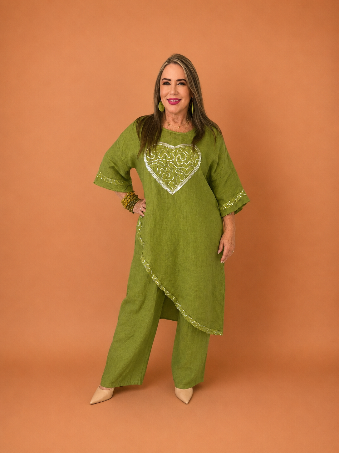 Set de Lino Italiano de Dos Piezas – Túnica Asimétrica con Corazón en Lentejuelas