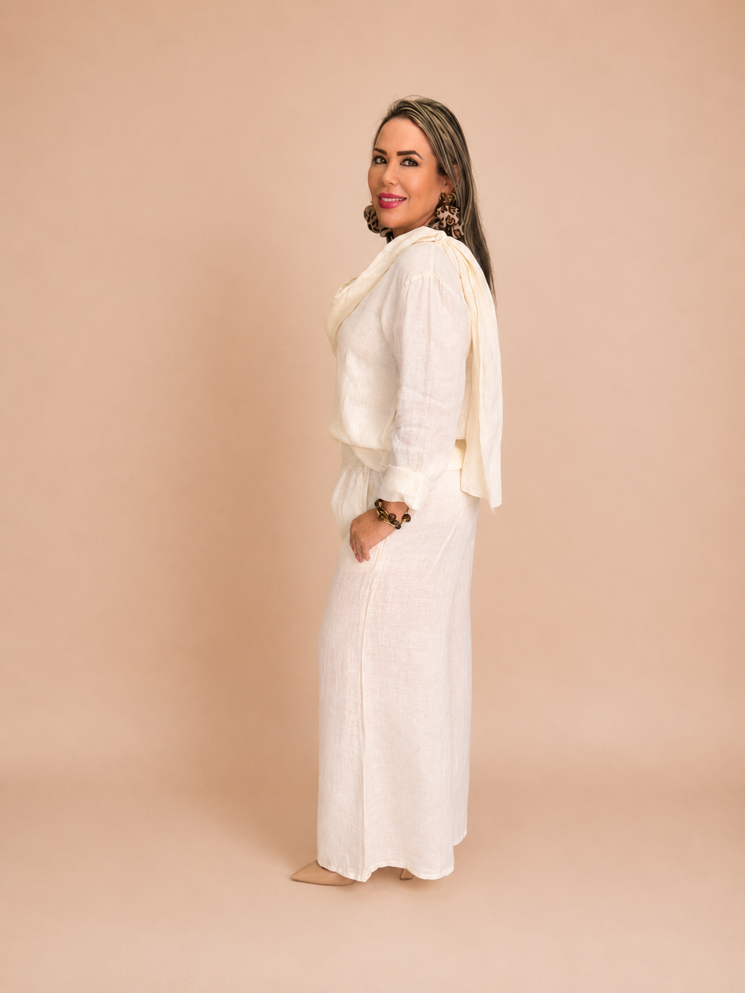 Set de Lino de Dos Piezas con Blusa de Cuello Drapeado