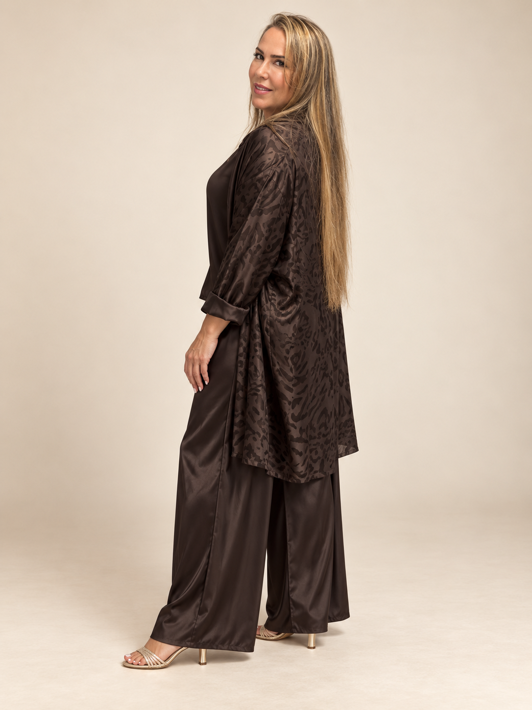 Set Satinado de 3 Piezas – Blusa, Pantalón Palazzo y Chaqueta