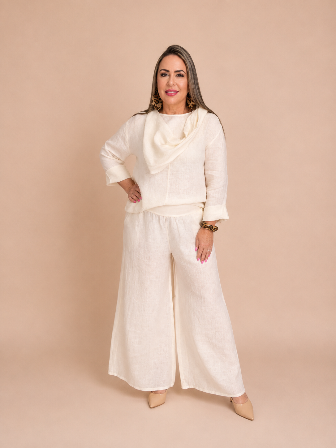 Set de Lino de Dos Piezas con Blusa de Cuello Drapeado