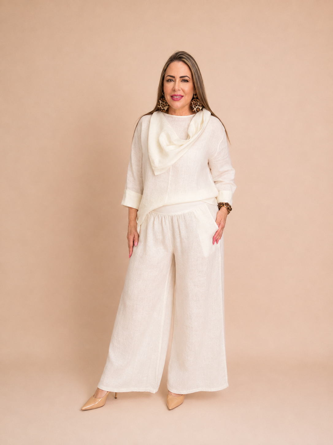 Set de Lino de Dos Piezas con Blusa de Cuello Drapeado