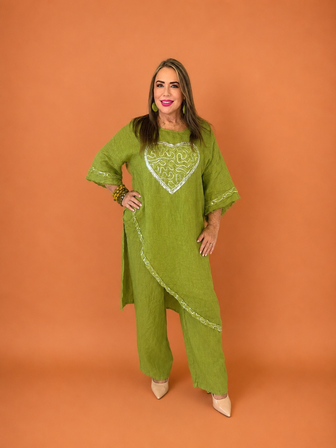 Set de Lino Italiano de Dos Piezas – Túnica Asimétrica con Corazón en Lentejuelas