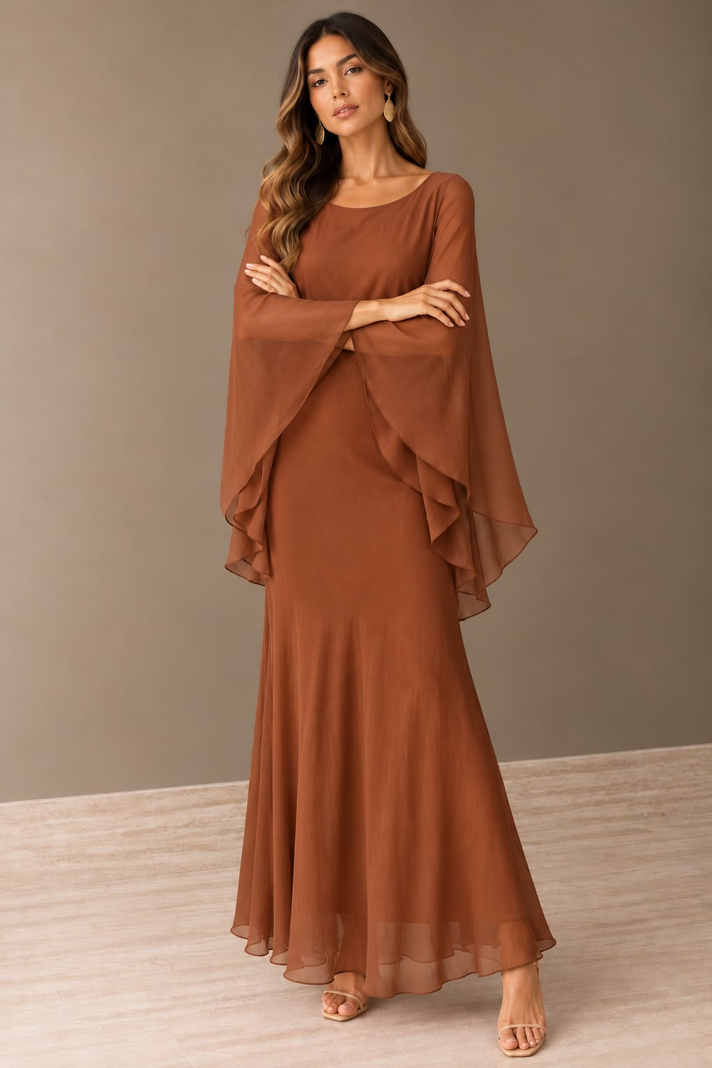 Vestido Largo de Seda con Mangas Capa