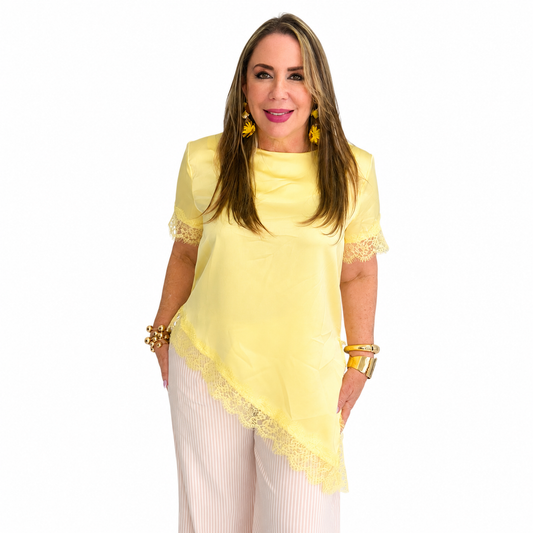 Blusa Satinada Asimétrica con Encaje