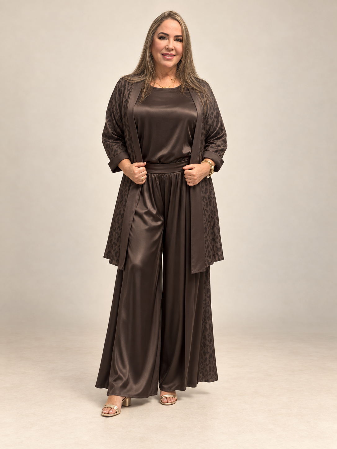 Set Satinado de 3 Piezas – Blusa, Pantalón Palazzo y Chaqueta
