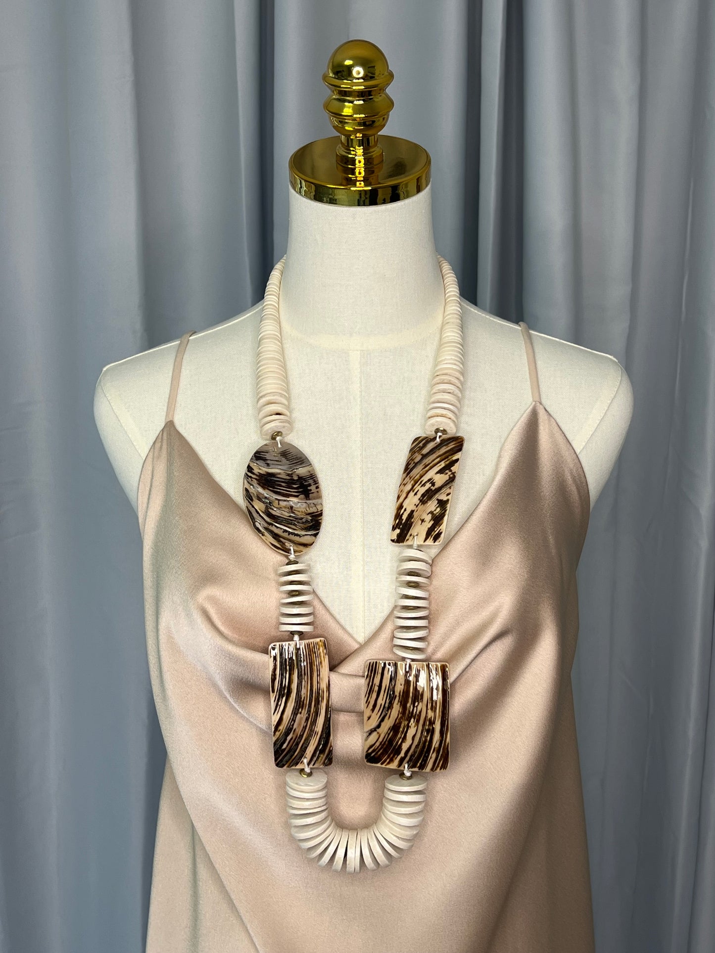 Collar Statement Natural Elegance