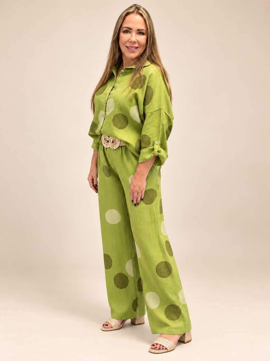 💚 Set de Lino de Dos Piezas – Lunares Elegantes